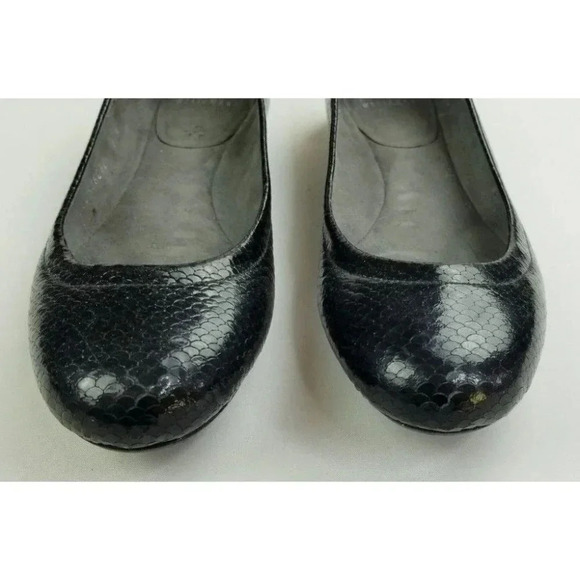 Stuart Weitzman 7M Women's Black Patent Leather Animal/Snake Print Slip On Flats - Picture 5 of 12